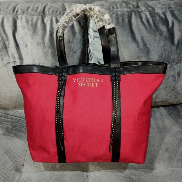 NWT VICTORIA'S SECRET " LOVE VICTORIA LARGE TOTE / WEEKENDER RED & BLACK 22"×14" - Picture 1 of 11